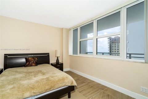 Снять в аренду кондоминиум в Халландейл-Бич, Флорида 2 спальни, 115.94м2, № 1937222 - фото 28