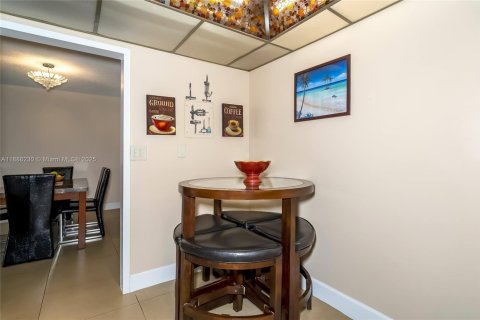 Снять в аренду кондоминиум в Халландейл-Бич, Флорида 2 спальни, 115.94м2, № 1937222 - фото 7