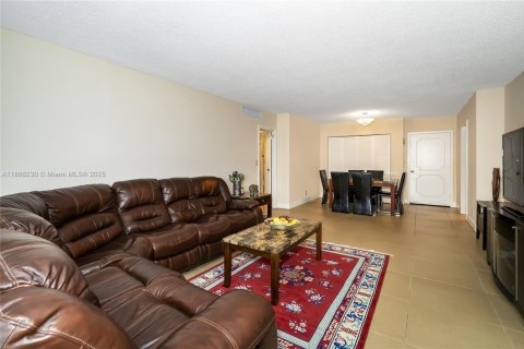 Снять в аренду кондоминиум в Халландейл-Бич, Флорида 2 спальни, 115.94м2, № 1937222 - фото 15