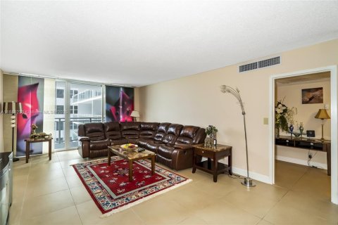 Снять в аренду кондоминиум в Халландейл-Бич, Флорида 2 спальни, 115.94м2, № 1937222 - фото 10