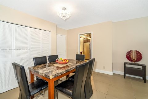 Снять в аренду кондоминиум в Халландейл-Бич, Флорида 2 спальни, 115.94м2, № 1937222 - фото 8