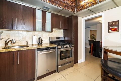 Снять в аренду кондоминиум в Халландейл-Бич, Флорида 2 спальни, 115.94м2, № 1937222 - фото 6