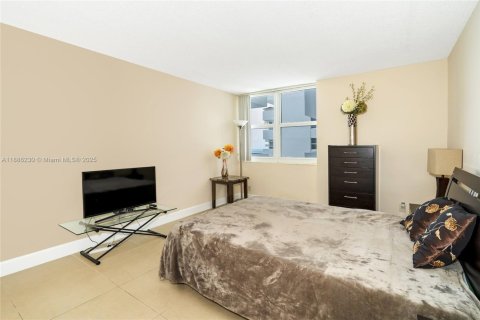Снять в аренду кондоминиум в Халландейл-Бич, Флорида 2 спальни, 115.94м2, № 1937222 - фото 20