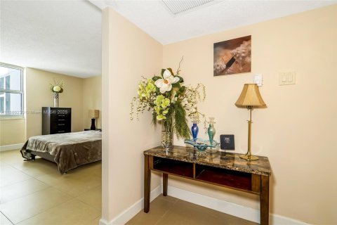 Снять в аренду кондоминиум в Халландейл-Бич, Флорида 2 спальни, 115.94м2, № 1937222 - фото 18