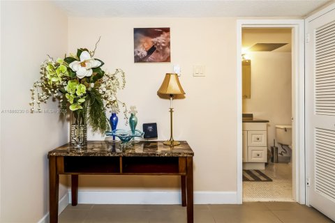 Снять в аренду кондоминиум в Халландейл-Бич, Флорида 2 спальни, 115.94м2, № 1937222 - фото 16