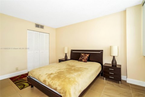 Снять в аренду кондоминиум в Халландейл-Бич, Флорида 2 спальни, 115.94м2, № 1937222 - фото 29