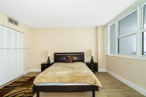 Снять в аренду кондоминиум в Халландейл-Бич, Флорида 2 спальни, 115.94м2, № 1937222 - фото 27