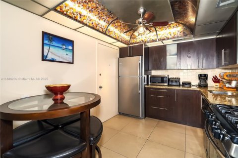 Снять в аренду кондоминиум в Халландейл-Бич, Флорида 2 спальни, 115.94м2, № 1937222 - фото 3