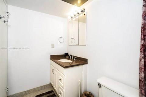 Снять в аренду кондоминиум в Халландейл-Бич, Флорида 2 спальни, 115.94м2, № 1937222 - фото 26