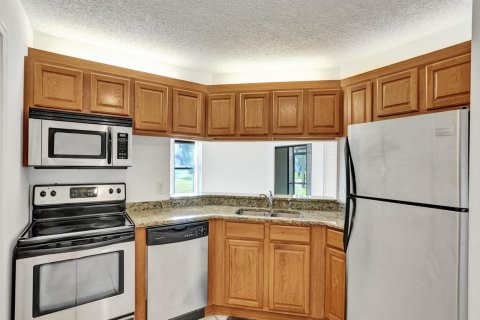 Condo in Boynton Beach, Florida, 2 bedrooms № 2188964 - photo 4