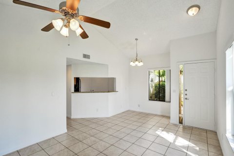 Condo in Boynton Beach, Florida, 2 bedrooms № 2188964 - photo 8