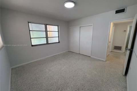 Снять в аренду квартиру в Майами, Флорида 2 спальни, 74.32м2, № 1956108 - фото 9