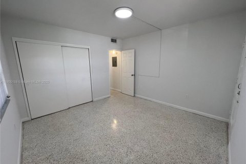 Снять в аренду квартиру в Майами, Флорида 2 спальни, 74.32м2, № 1956108 - фото 15