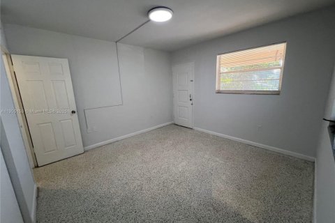 Снять в аренду квартиру в Майами, Флорида 2 спальни, 74.32м2, № 1956108 - фото 16