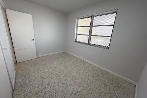 Снять в аренду квартиру в Майами, Флорида 2 спальни, 74.32м2, № 1956108 - фото 10