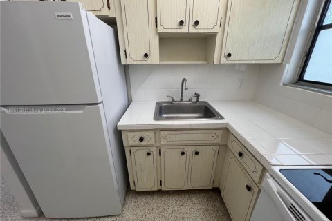 Снять в аренду квартиру в Майами, Флорида 2 спальни, 74.32м2, № 1956108 - фото 7