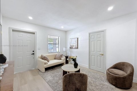 House in Riviera Beach, Florida 4 bedrooms, 86.96 sq.m. № 1851923 - photo 5