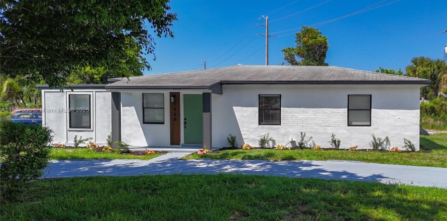 House in Riviera Beach, Florida 4 bedrooms, 86.96 sq.m. № 1851923