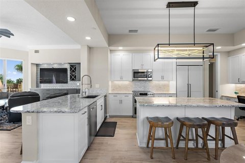Condo in Saint Petersburg, Florida, 3 bedrooms  № 1773386 - photo 11