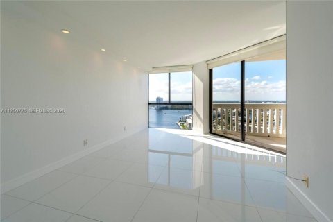 Condominio en alquiler en Aventura, Florida, 2 dormitorios, 120.77 m2 № 2009401 - foto 5