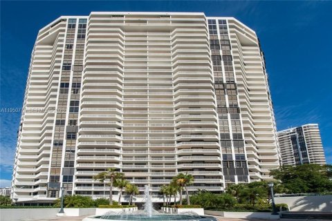Condominio en alquiler en Aventura, Florida, 2 dormitorios, 120.77 m2 № 2009401 - foto 28