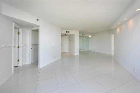 Condominio en alquiler en Aventura, Florida, 2 dormitorios, 120.77 m2 № 2009401 - foto 2
