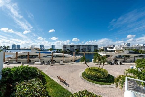 Condominio en alquiler en Aventura, Florida, 2 dormitorios, 120.77 m2 № 2009401 - foto 26