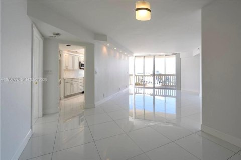 Condominio en alquiler en Aventura, Florida, 2 dormitorios, 120.77 m2 № 2009401 - foto 3