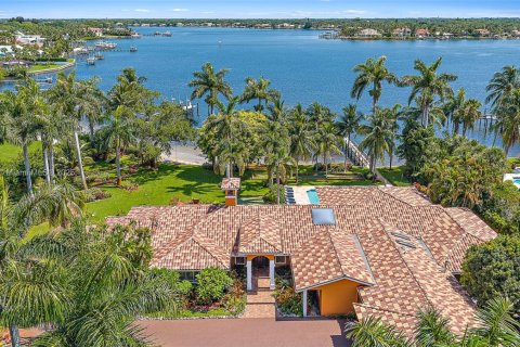 House in Jupiter, Florida 5 bedrooms, 617.24 sq.m. № 1852043 - photo 4