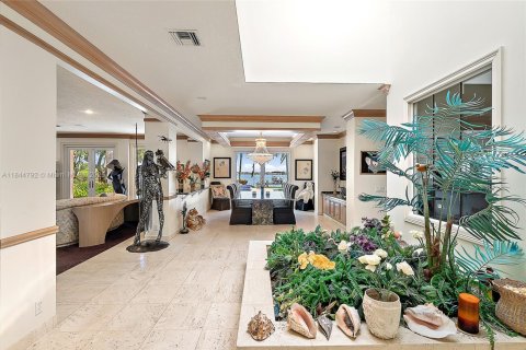 House in Jupiter, Florida 5 bedrooms, 617.24 sq.m. № 1852043 - photo 17