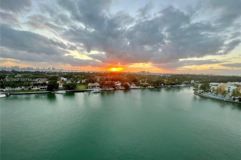 Condo in Miami Beach, Florida, 2 bedrooms  № 2038847