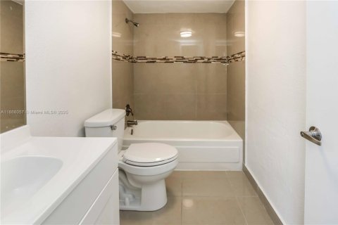 Copropriété à vendre à Miami, Floride: 3 chambres, 114.27 m2 № 1897278 - photo 16