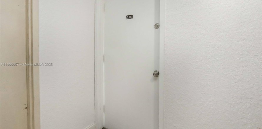 Condo à Miami, Floride, 3 chambres № 1897278