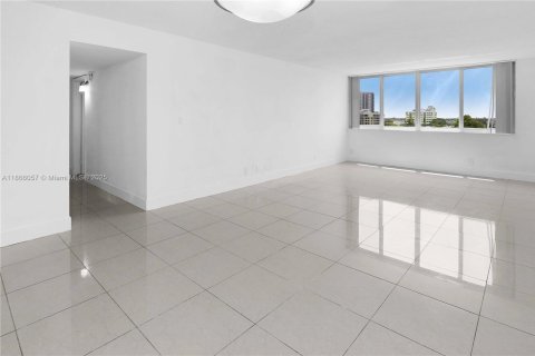Copropriété à vendre à Miami, Floride: 3 chambres, 114.27 m2 № 1897278 - photo 4