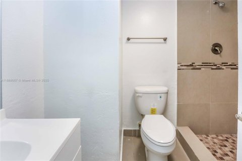 Copropriété à vendre à Miami, Floride: 3 chambres, 114.27 m2 № 1897278 - photo 17