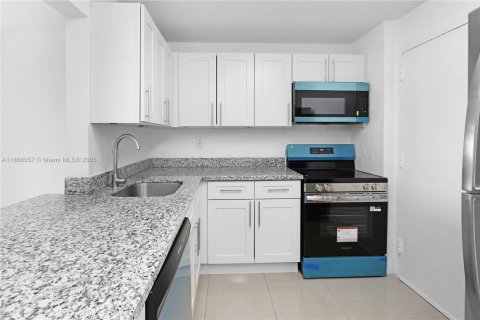 Copropriété à vendre à Miami, Floride: 3 chambres, 114.27 m2 № 1897278 - photo 14