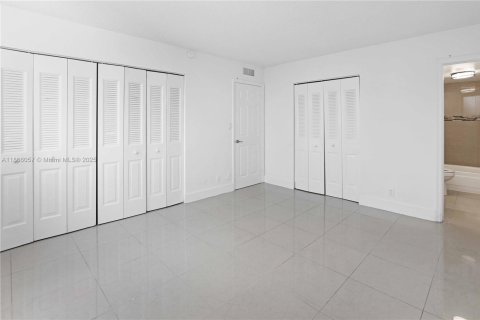 Copropriété à vendre à Miami, Floride: 3 chambres, 114.27 m2 № 1897278 - photo 12