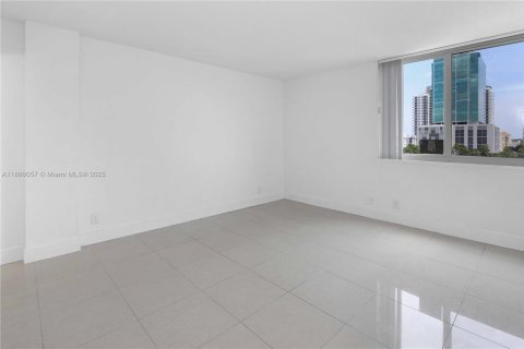 Copropriété à vendre à Miami, Floride: 3 chambres, 114.27 m2 № 1897278 - photo 11