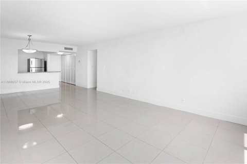 Copropriété à vendre à Miami, Floride: 3 chambres, 114.27 m2 № 1897278 - photo 6