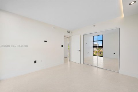 Condo in Aventura, Florida, 2 bedrooms  № 1975175 - photo 17
