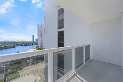 Condo in Aventura, Florida, 2 bedrooms  № 1975175 - photo 2