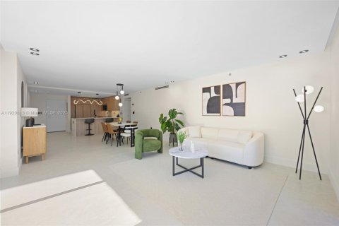 Condo in Aventura, Florida, 2 bedrooms  № 1975175 - photo 10