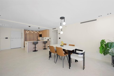 Condo in Aventura, Florida, 2 bedrooms  № 1975175 - photo 11