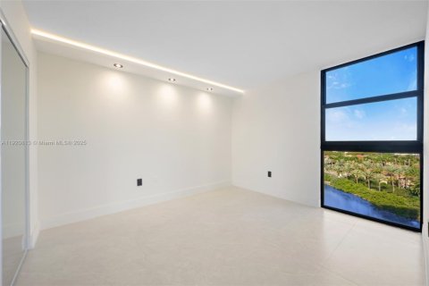 Condo in Aventura, Florida, 2 bedrooms  № 1975175 - photo 16