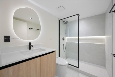 Condo in Aventura, Florida, 2 bedrooms  № 1975175 - photo 25