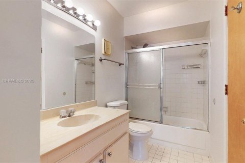 Adosado en venta en Miami, Florida, 2 dormitorios, 102.19 m2 № 1992051 - foto 25