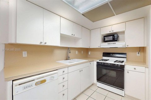 Adosado en venta en Miami, Florida, 2 dormitorios, 102.19 m2 № 1992051 - foto 18