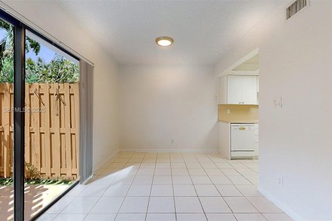 Adosado en venta en Miami, Florida, 2 dormitorios, 102.19 m2 № 1992051 - foto 16