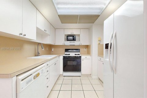 Adosado en venta en Miami, Florida, 2 dormitorios, 102.19 m2 № 1992051 - foto 17