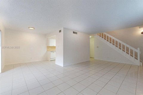 Adosado en venta en Miami, Florida, 2 dormitorios, 102.19 m2 № 1992051 - foto 12